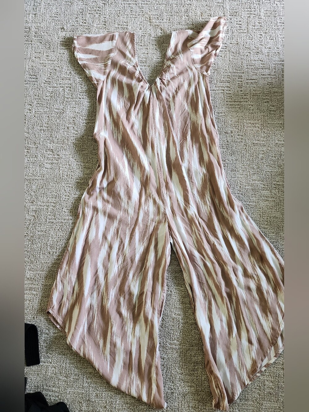 Rose & Harlow Women's Dusty Rose V-Neck Flutter Sleeve Jumpsuit Size Medium - Picture 2 of 5